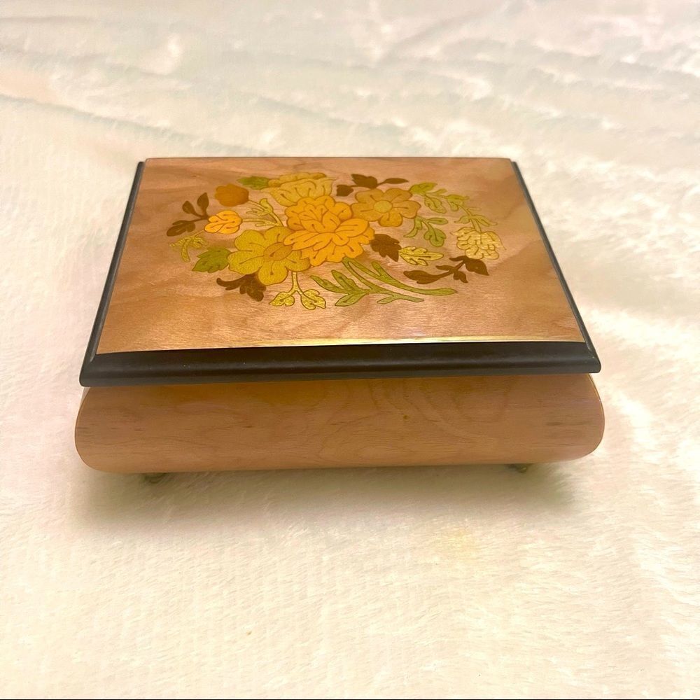 ERCOLANO Romantic Floral Bouquet jewelry musical box